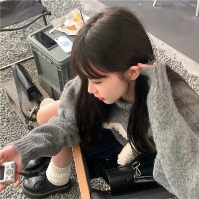 屋顶上的少女